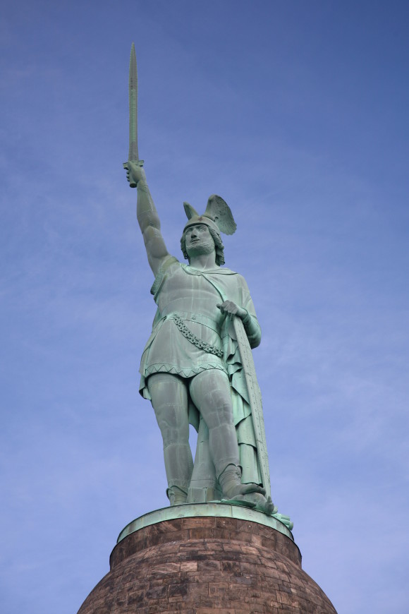 Hermannsdenkmal_statue